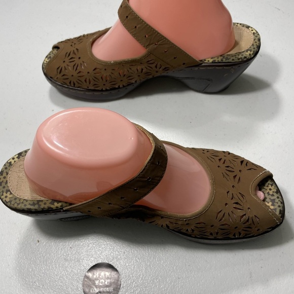 J-41  Adventure On Brown Cutout Mary Jane Shoes Size 10M SB-AG - Picture 6 of 10